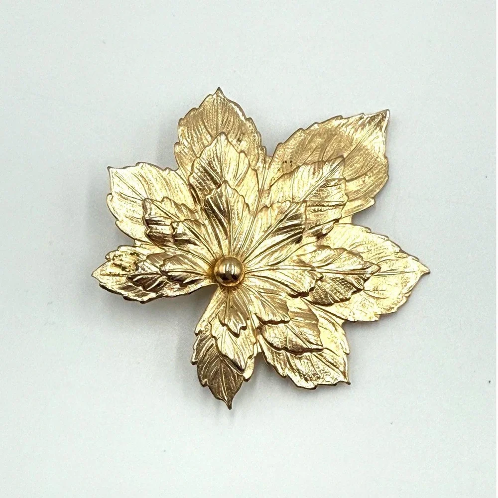 Vintage Gold Tone Leaf Brooch Textured Maple Leaf Pin Nature Jewelry‎